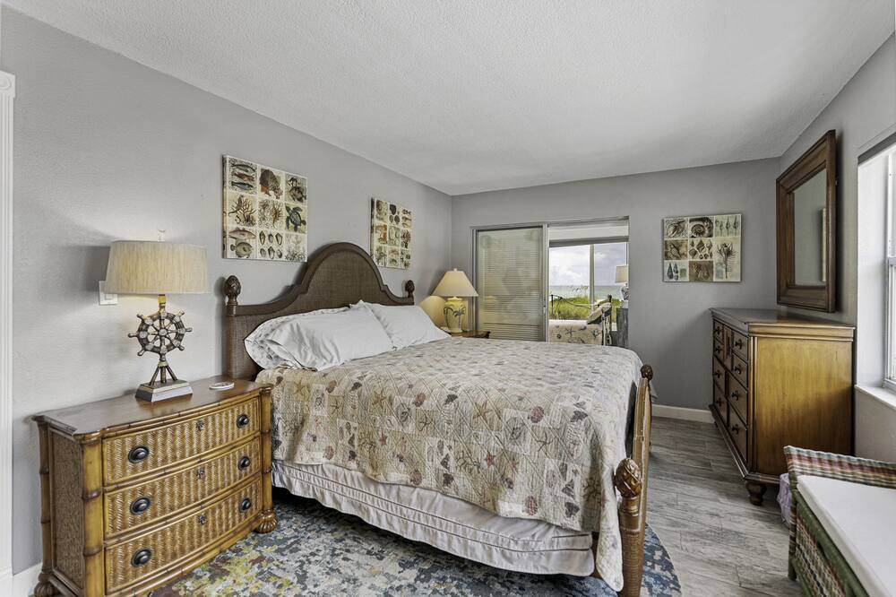 Photo of Bedroom in Golden Beach