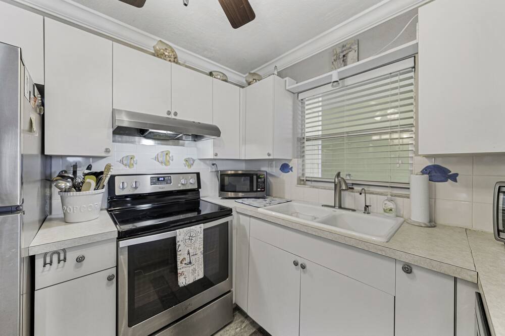 Photo of Kitchen in Golden Beach