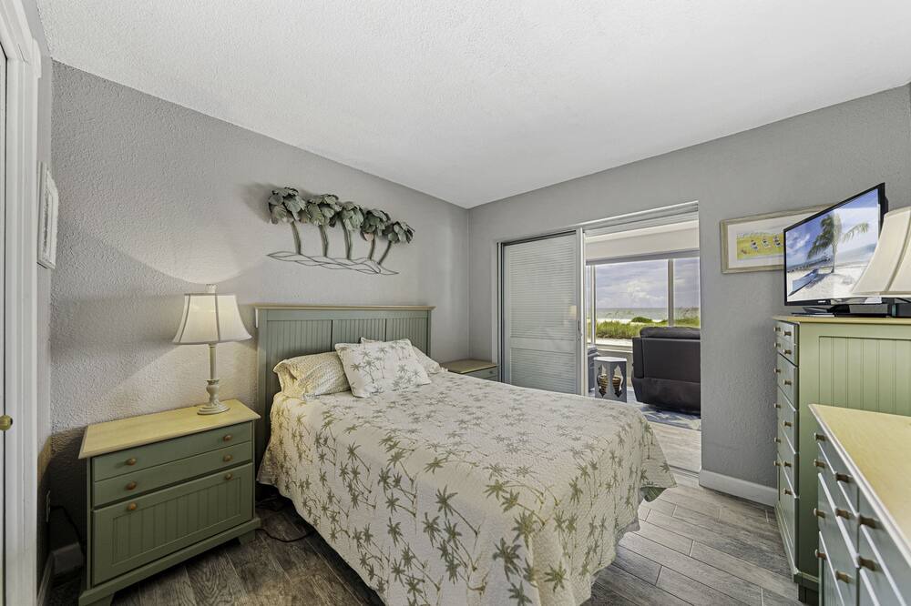 Photo of Bedroom in Golden Beach