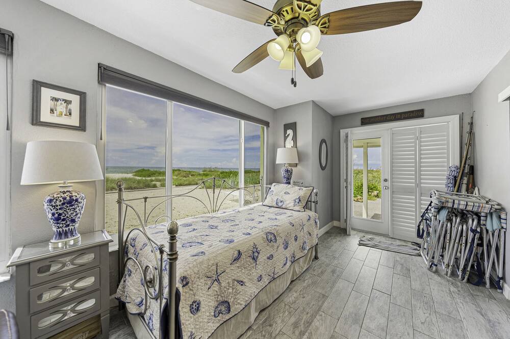 Photo of Bedroom in Golden Beach