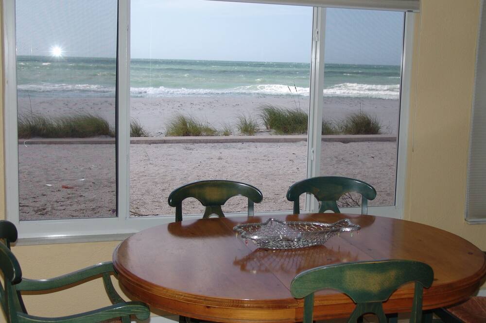 Photo of Bedroom in Golden Beach
