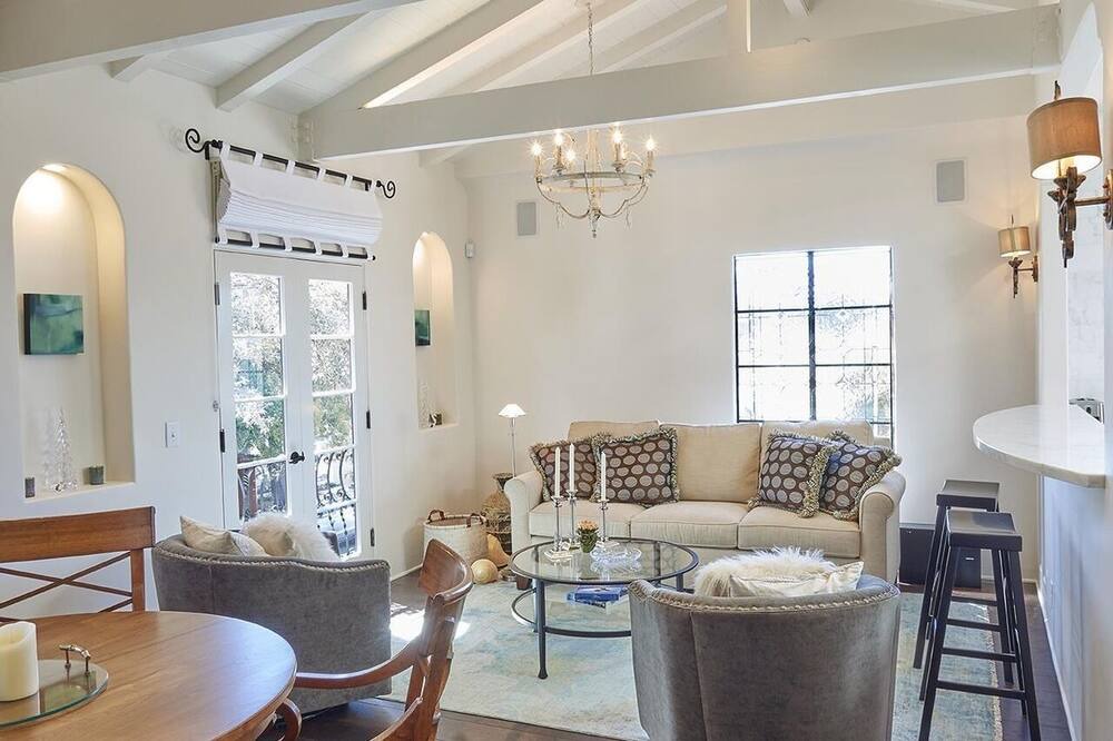 Photo of Livingroom in Golden Rectangle