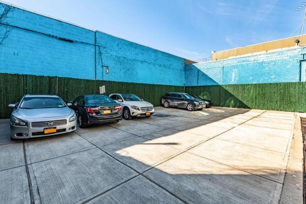 Photo of Others in Borough Park