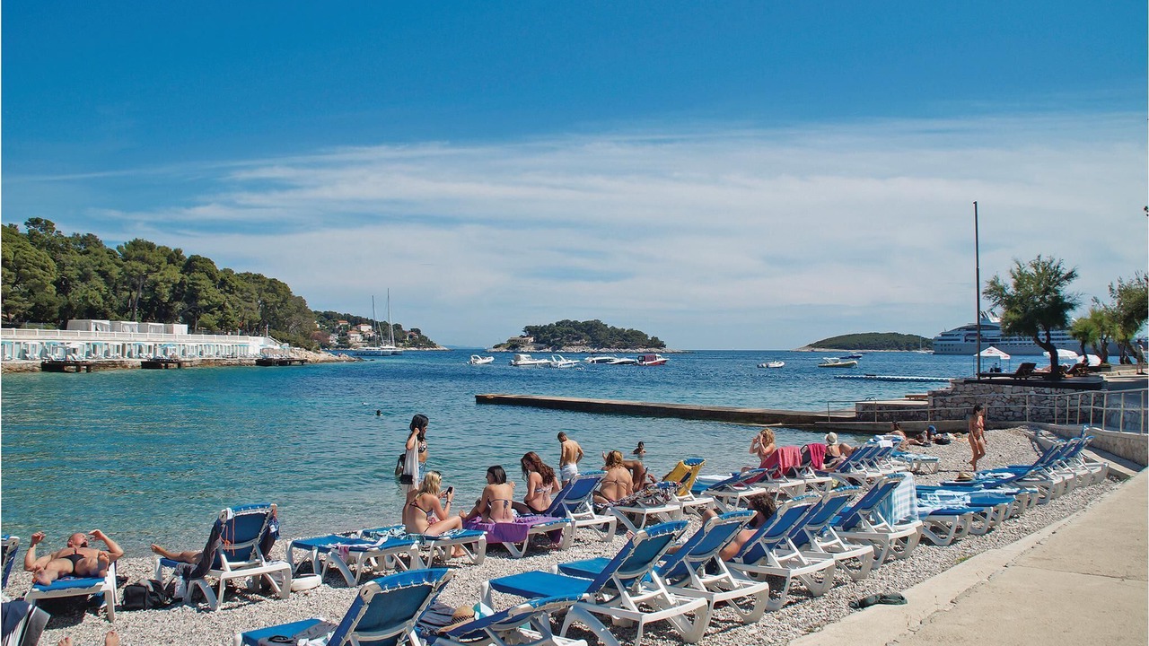 Photo of Others in Cove Makarac (Milna)