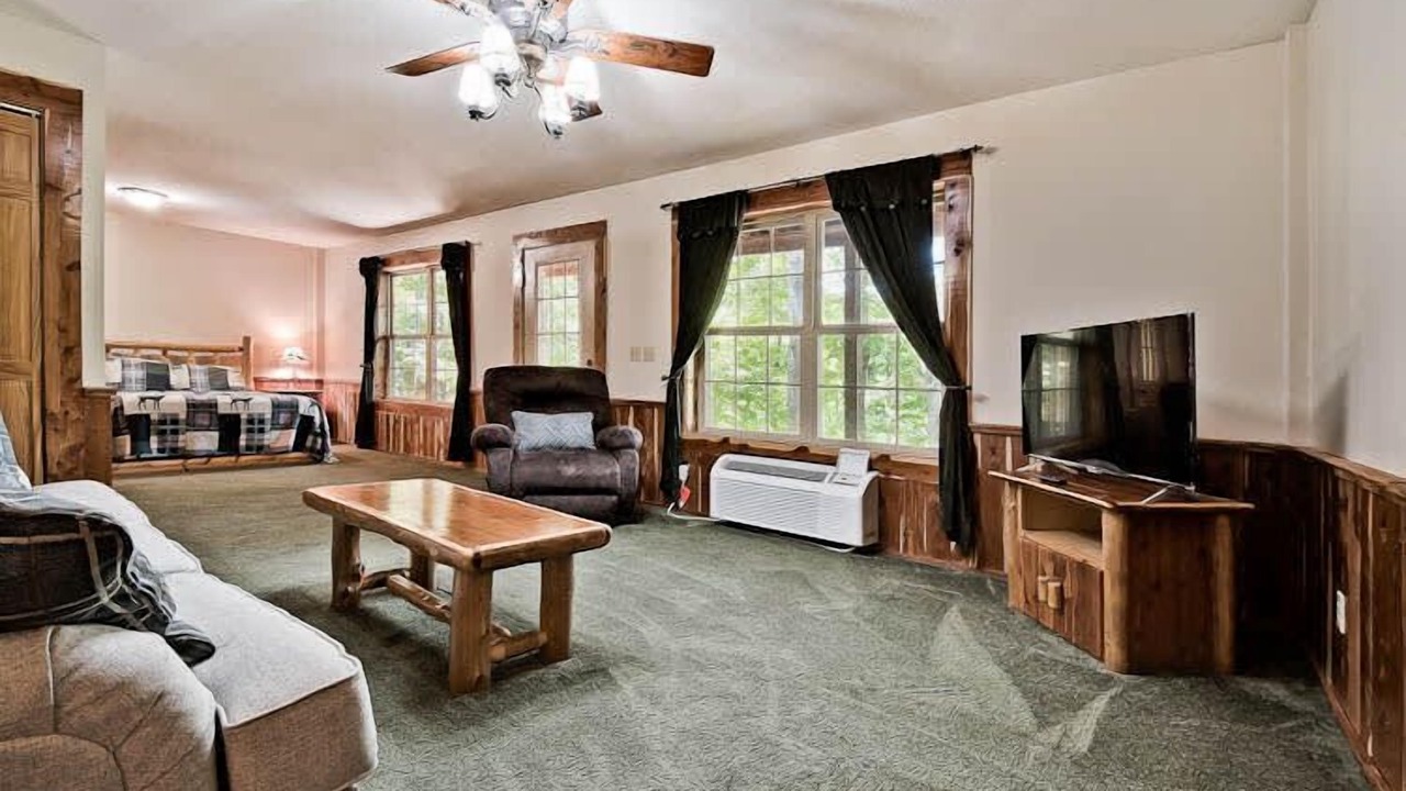 Photo of Livingroom in Sylvan Shores