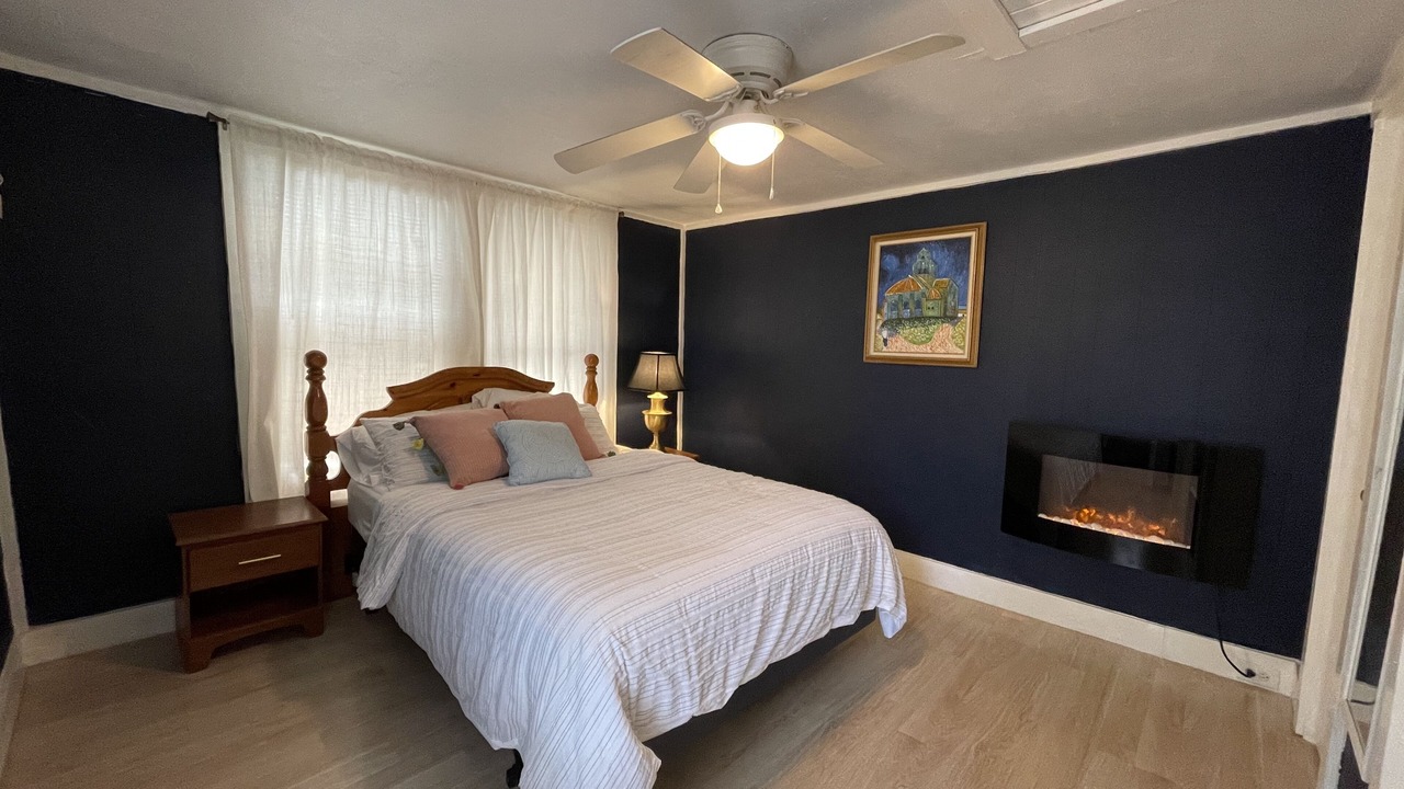 Photo of Bedroom in Northwest Los Angeles Heights