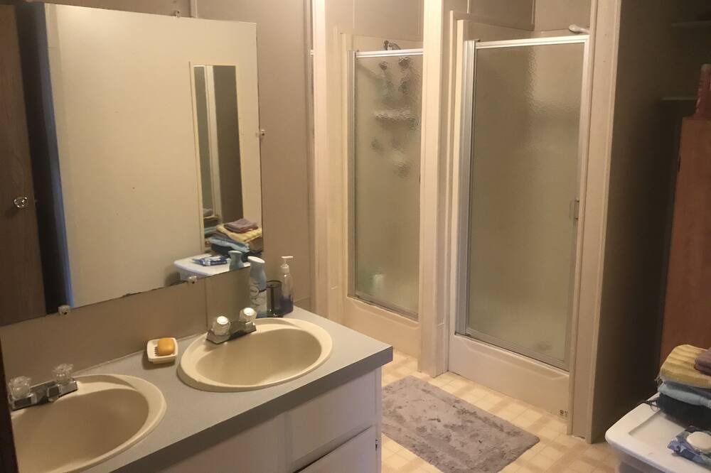 Photo of Bathroom in Dawn