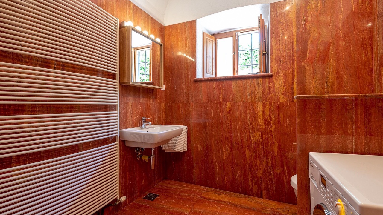 Photo of Bathroom in Pile