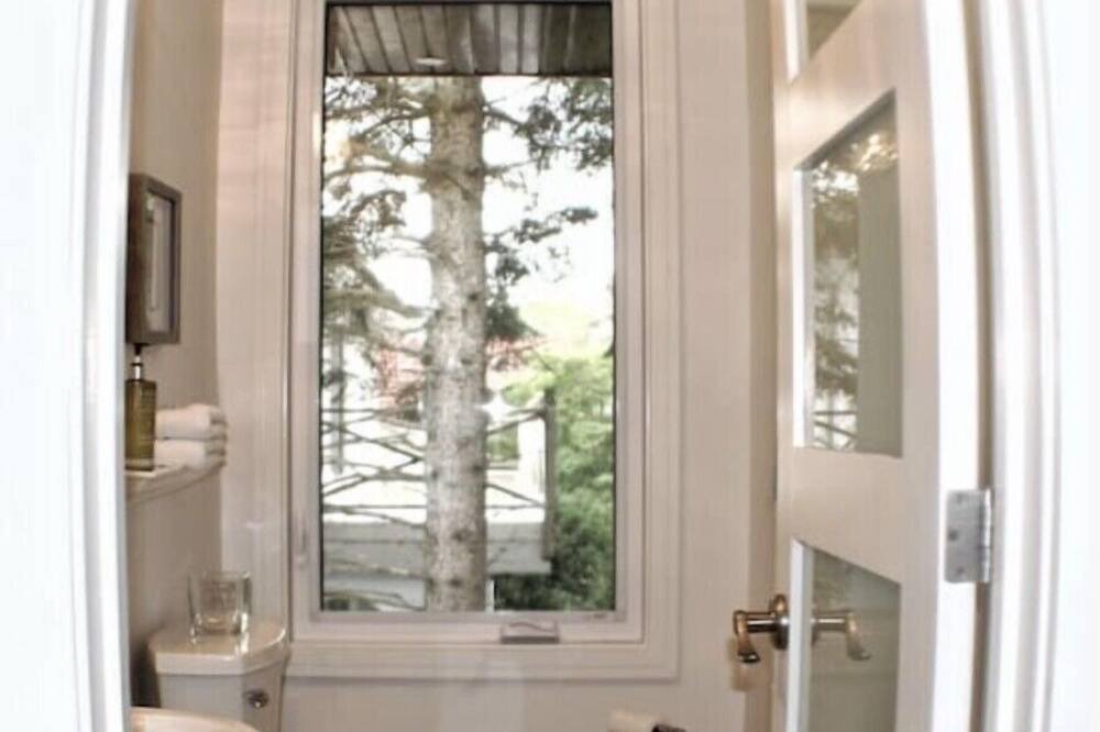 Photo of Bathroom in Wainfleet