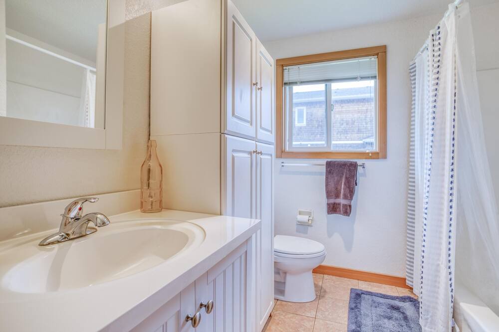 Photo of Bathroom in Gearhart