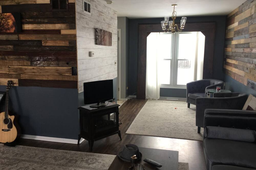 Photo of Livingroom in Carol Stream