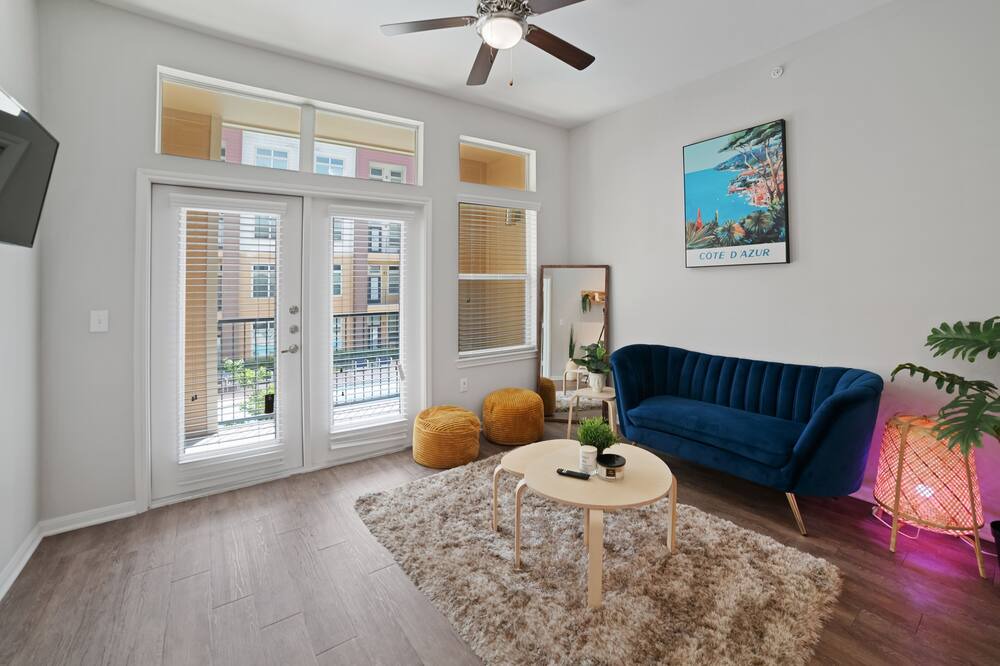 Photo of Livingroom in South Main