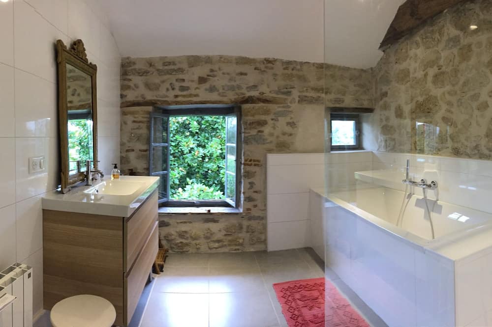 Photo of Bathroom in Sainte-Marie-de-Gosse