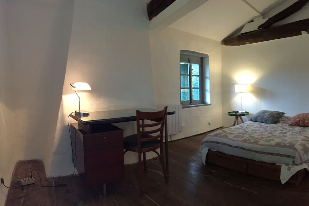 Photo of Bedroom in Sainte-Marie-de-Gosse