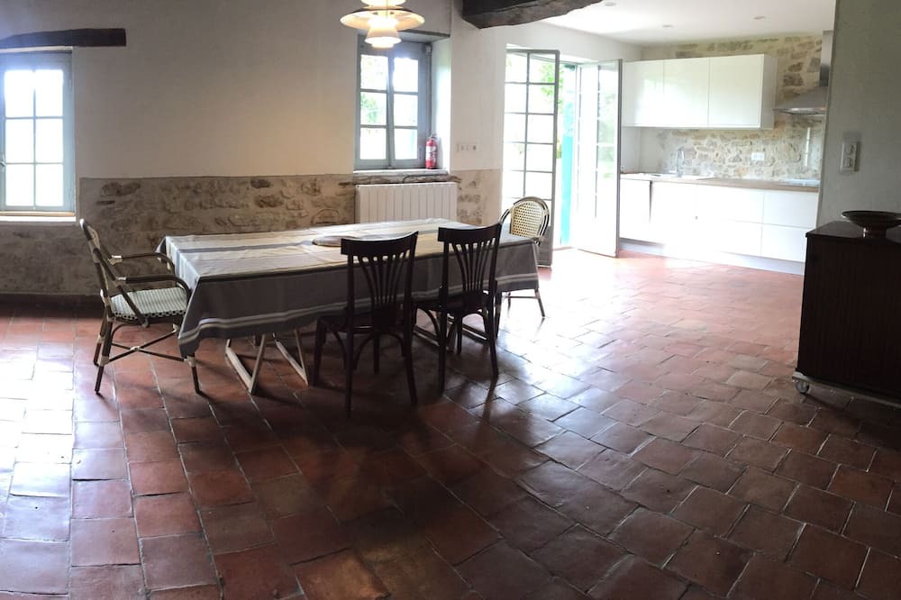 Photo of Livingroom in Sainte-Marie-de-Gosse