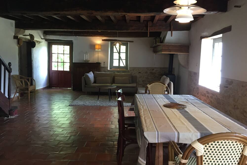 Photo of Livingroom in Sainte-Marie-de-Gosse