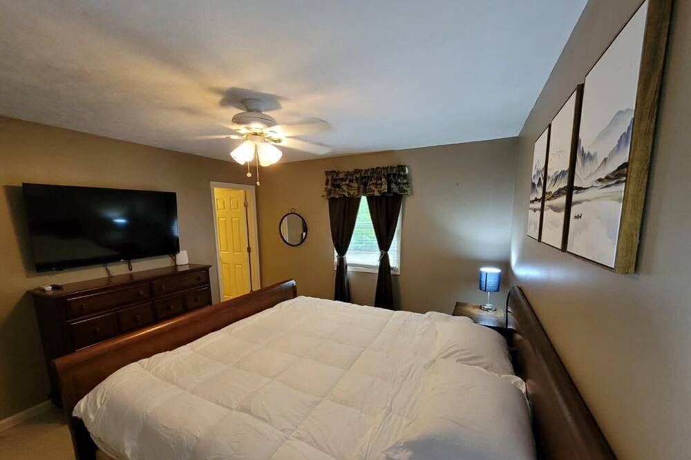 Photo of Bedroom in Russell Springs