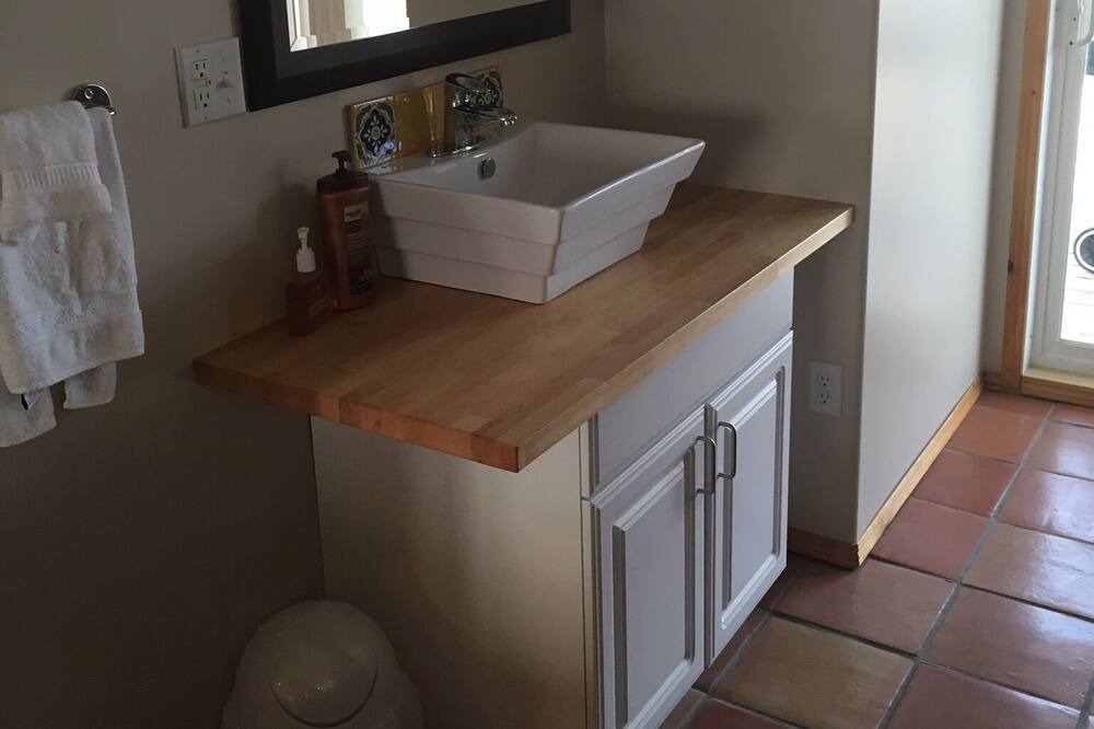 Photo of Bathroom in Saint Ambroise