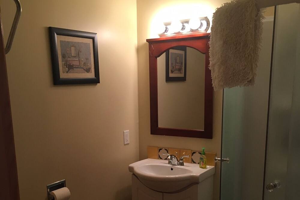 Photo of Bathroom in Saint Ambroise