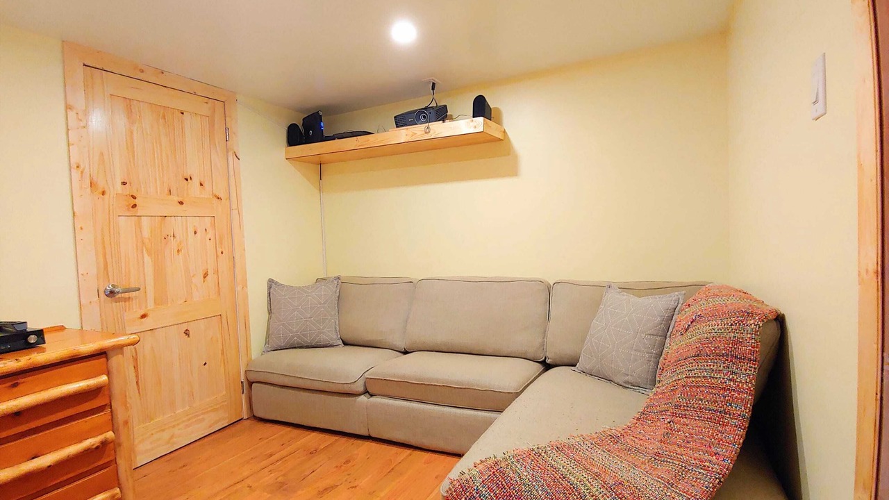Photo of Livingroom in Low