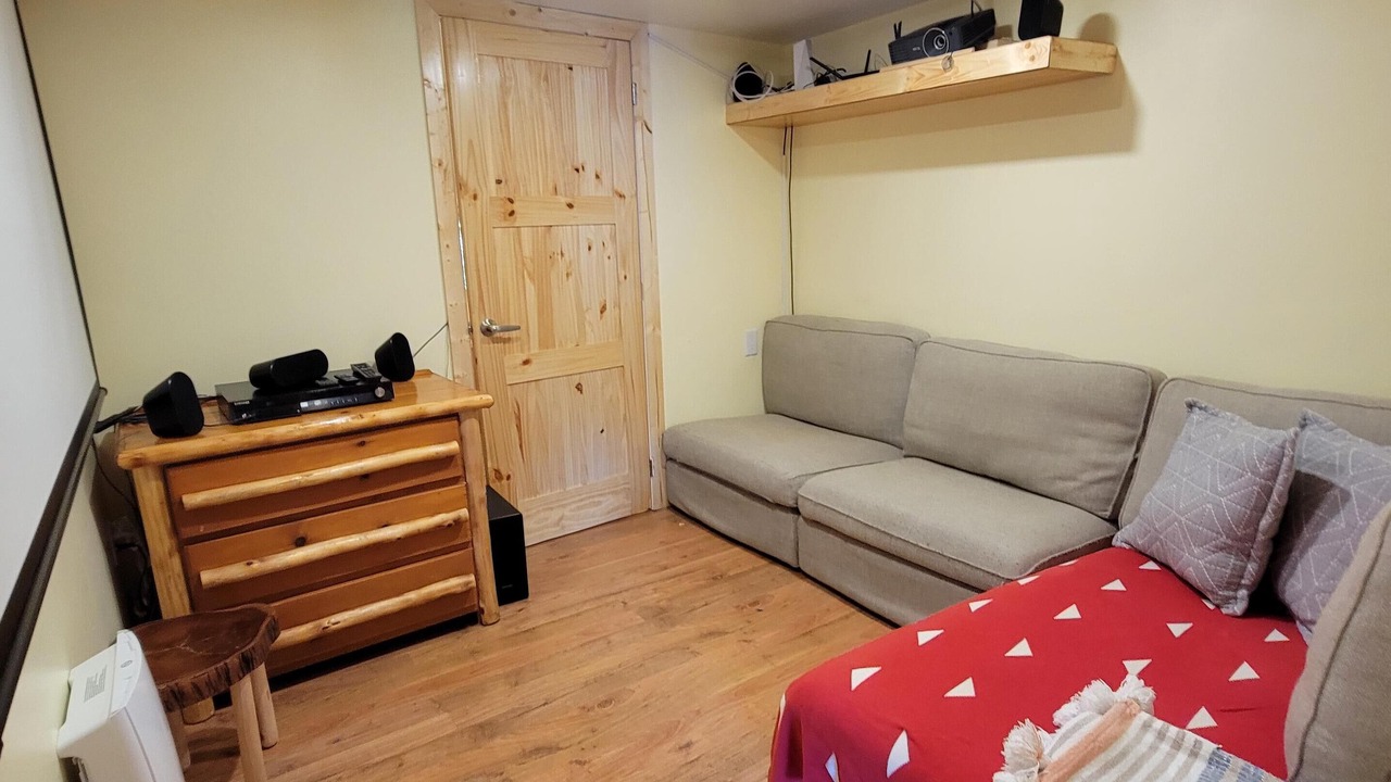 Photo of Livingroom in Low