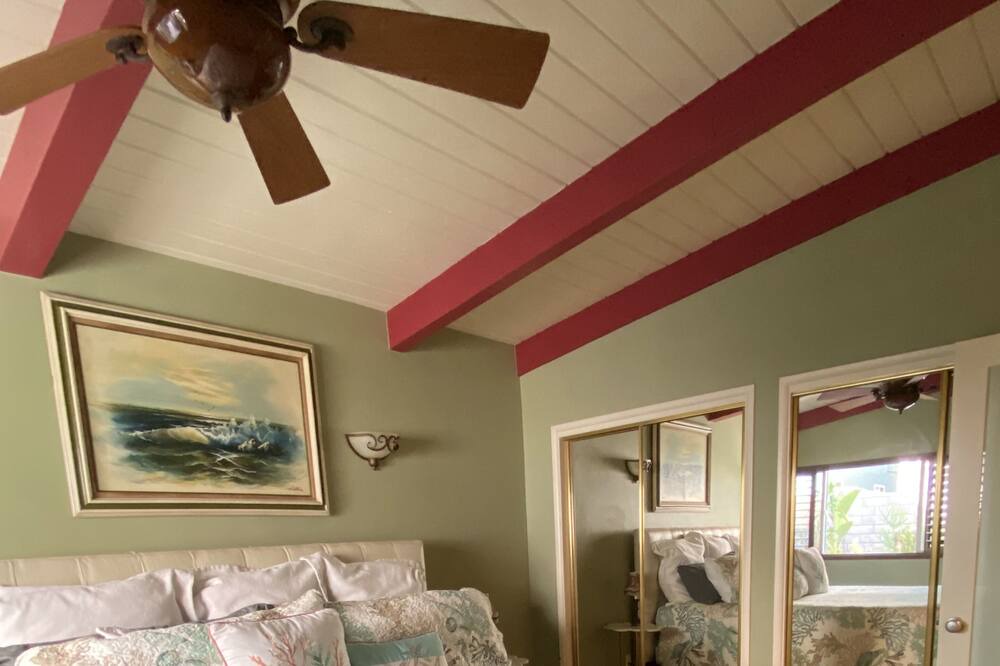 Photo of Bedroom in Hollywood Beach