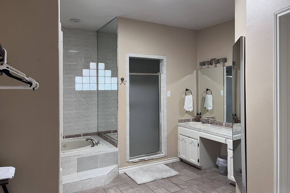 Photo of Bathroom in Bonanza