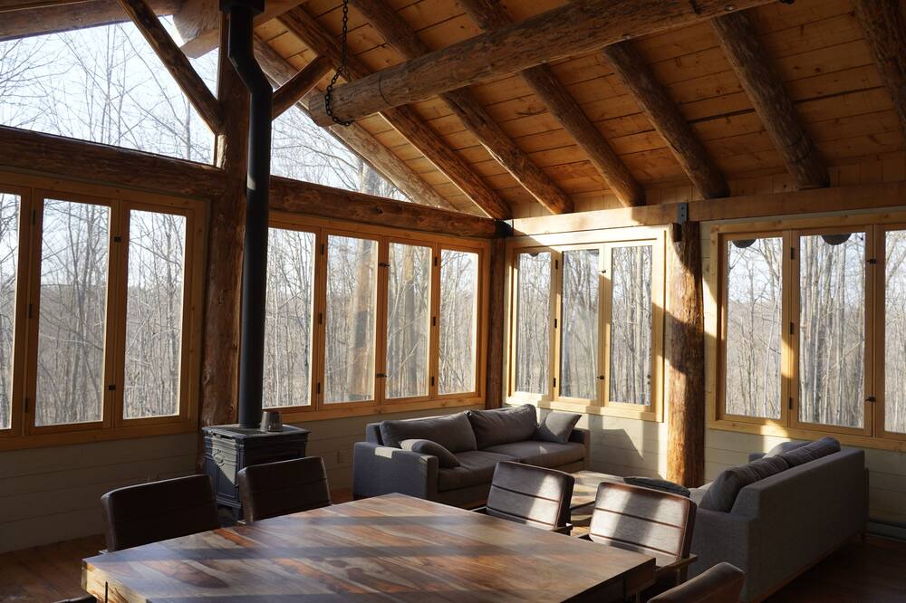 Photo of Livingroom in Utterson