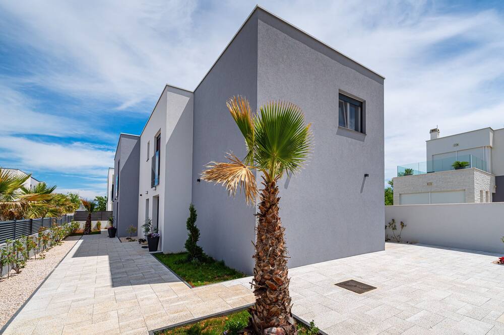 Photo of Outdoor in Nin
