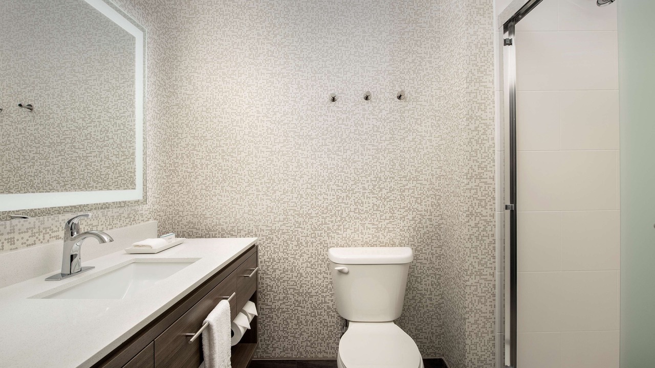 Photo of Bathroom in Kenner - Louis Armstrong International Airport