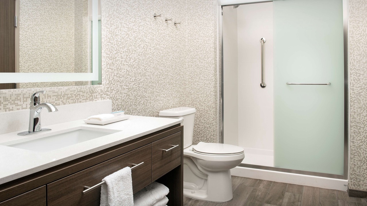 Photo of Bathroom in Kenner - Louis Armstrong International Airport