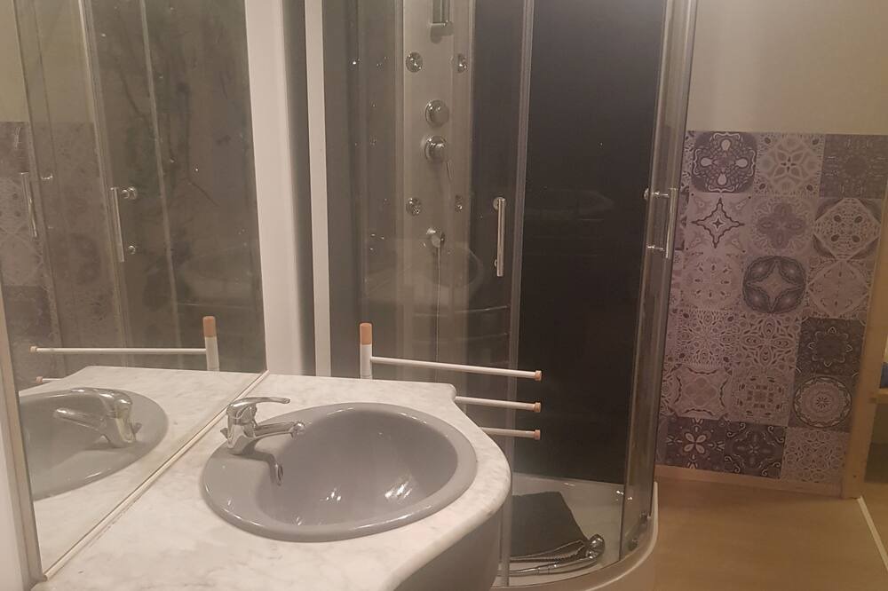 Photo of Bathroom in Rocroi