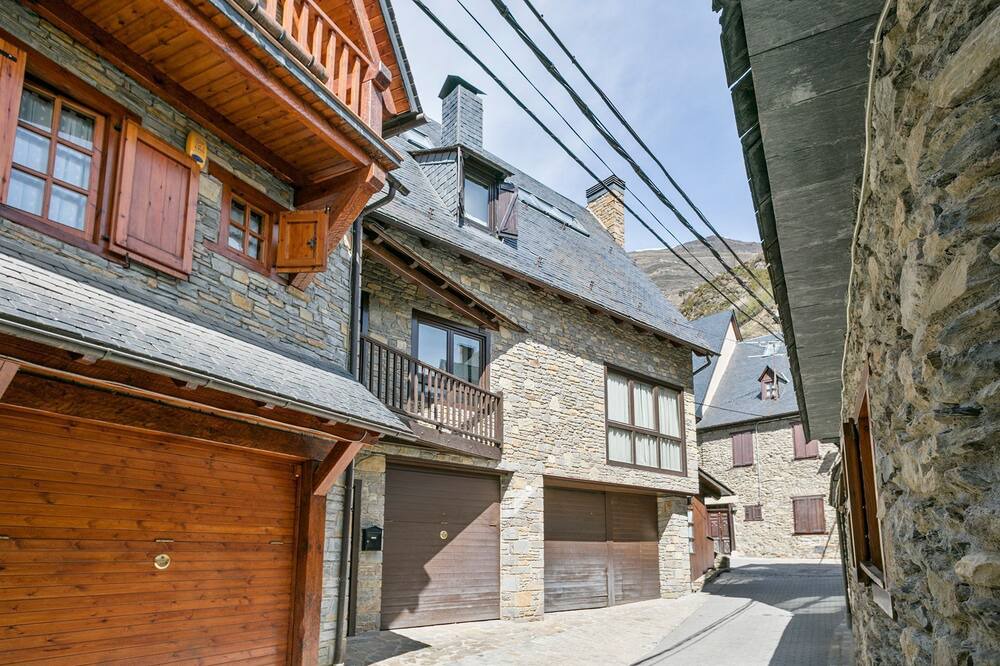 Photo of Outdoor in Garos