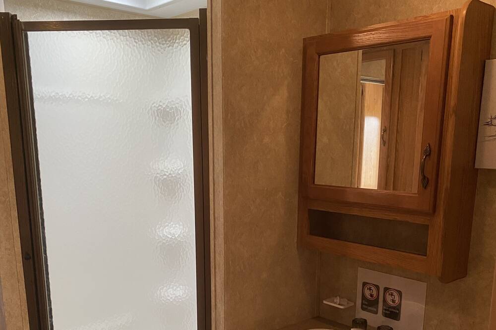 Photo of Bathroom in L'Isle-aux-Allumettes