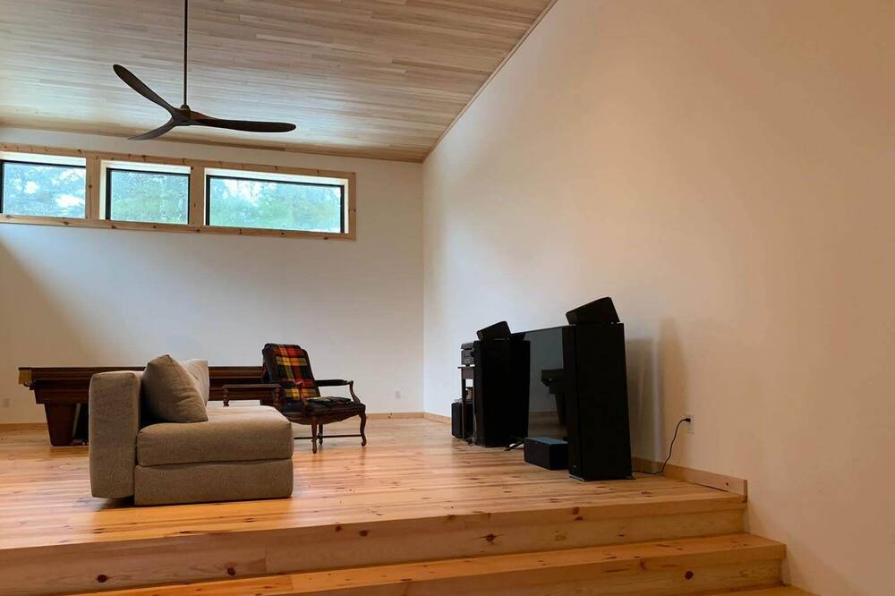 Photo of Livingroom in Pontiac