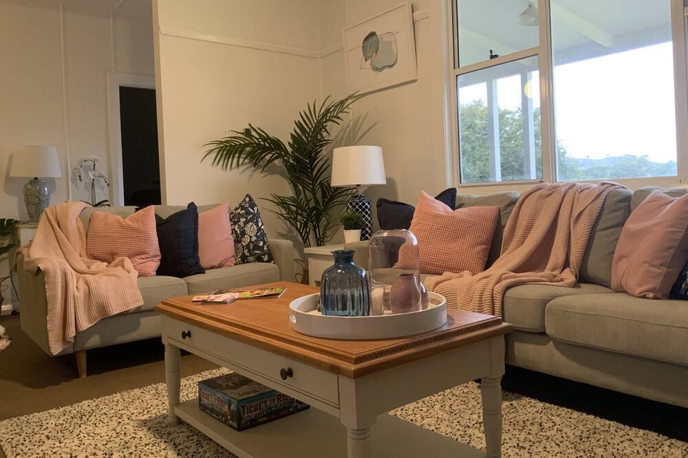 Photo of Livingroom in Mount Knowles