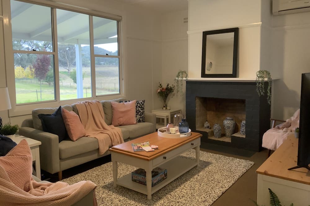 Photo of Livingroom in Mount Knowles