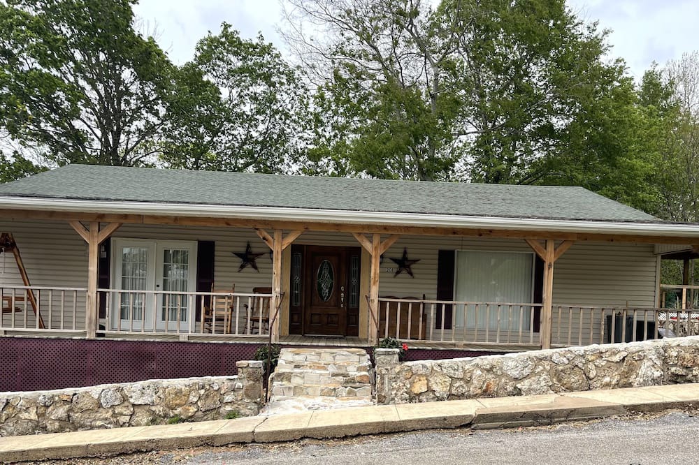 Photo of Others in Hardy