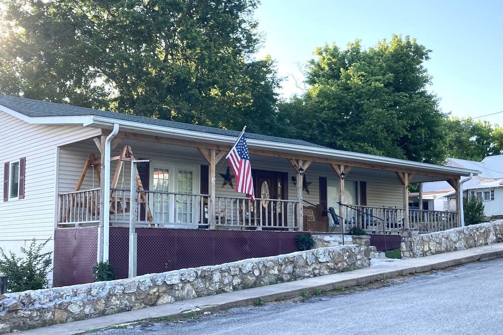 Photo of Others in Hardy