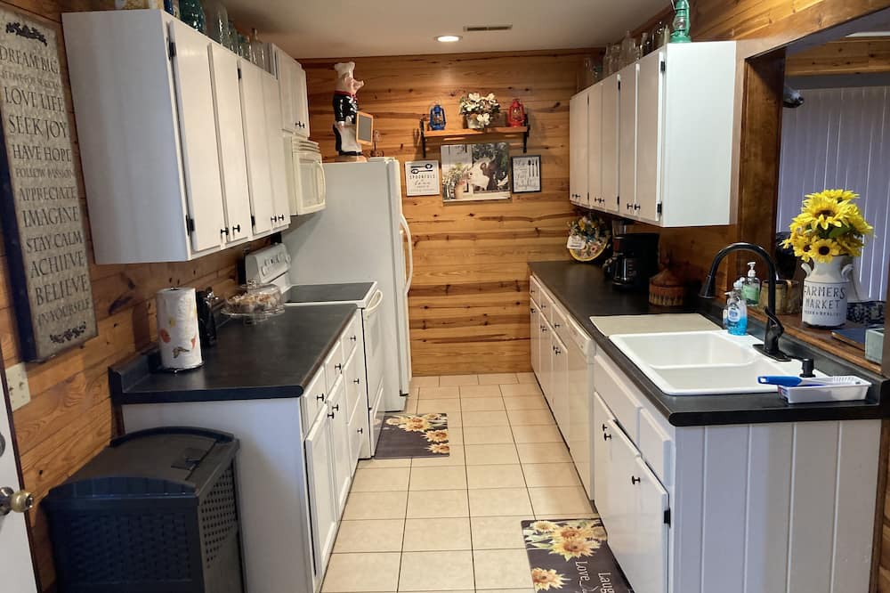 Photo of Others in Hardy