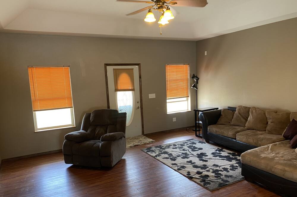 Photo of Livingroom in Gateway