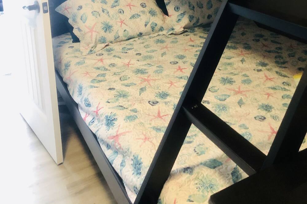 Photo of Bedroom in Grove