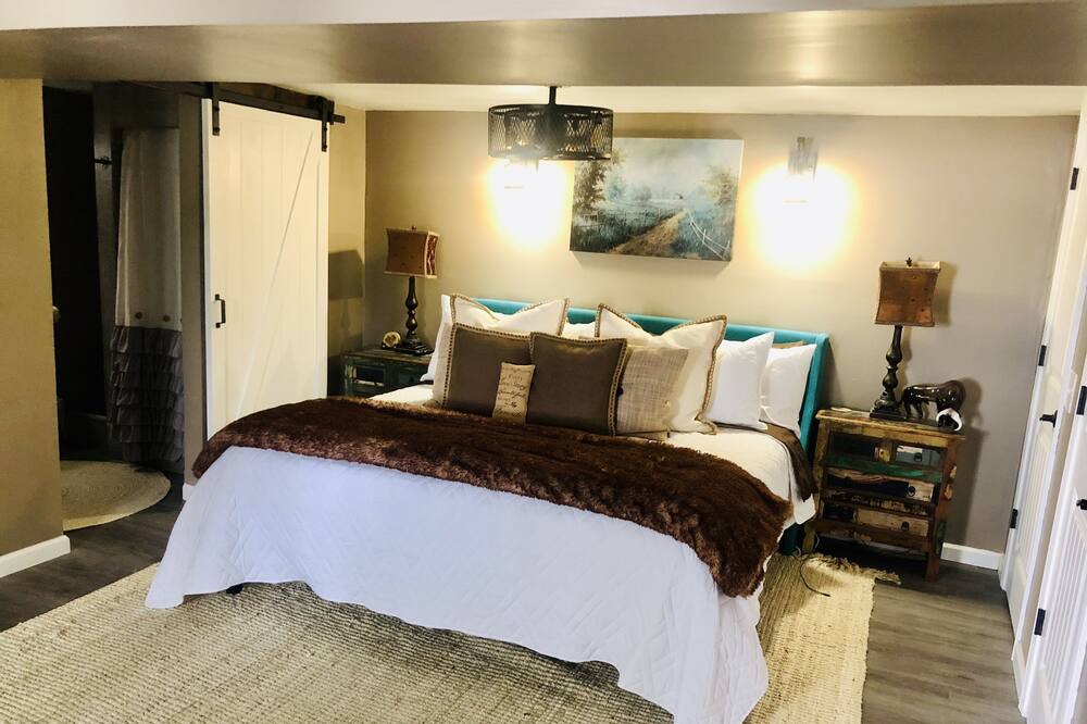 Photo of Bedroom in Grove