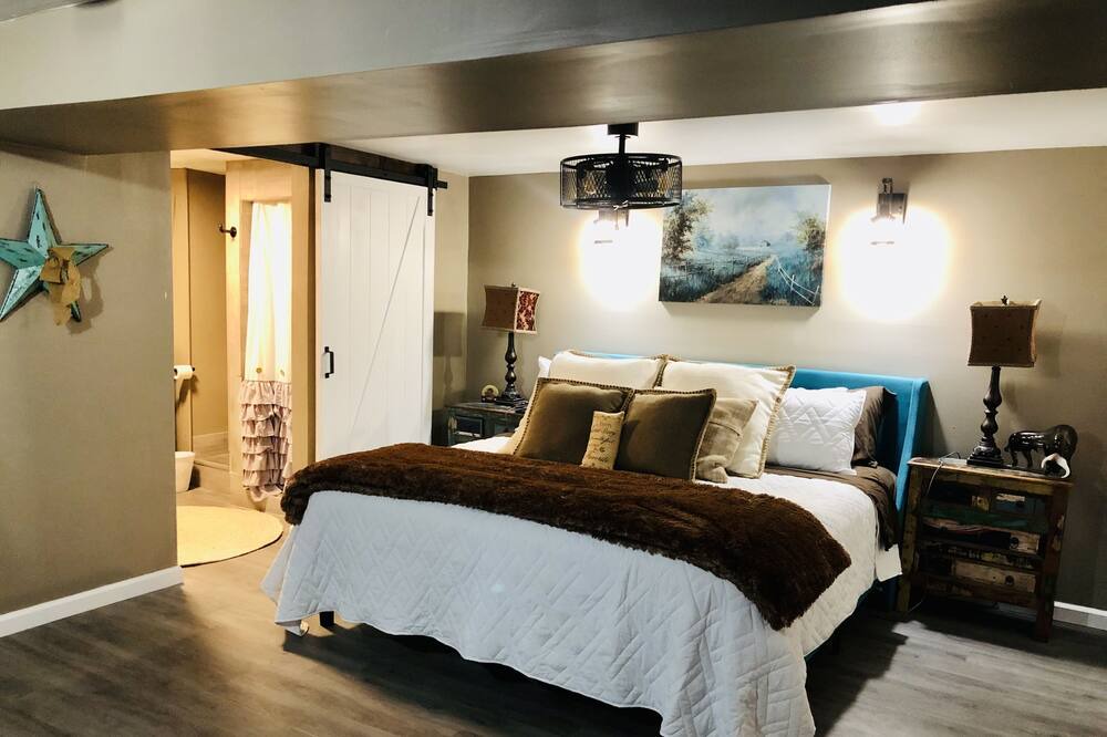 Photo of Bedroom in Grove