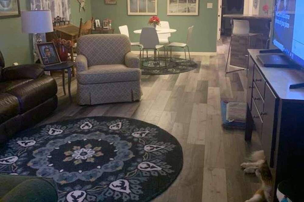 Photo of Livingroom in Holts Summit