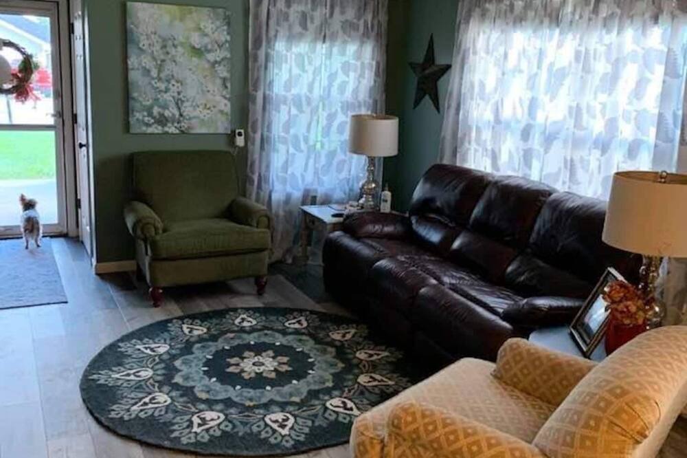 Photo of Livingroom in Holts Summit