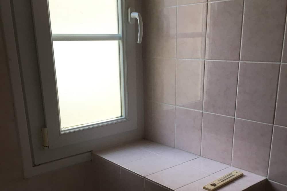 Photo of Bathroom in Domfront