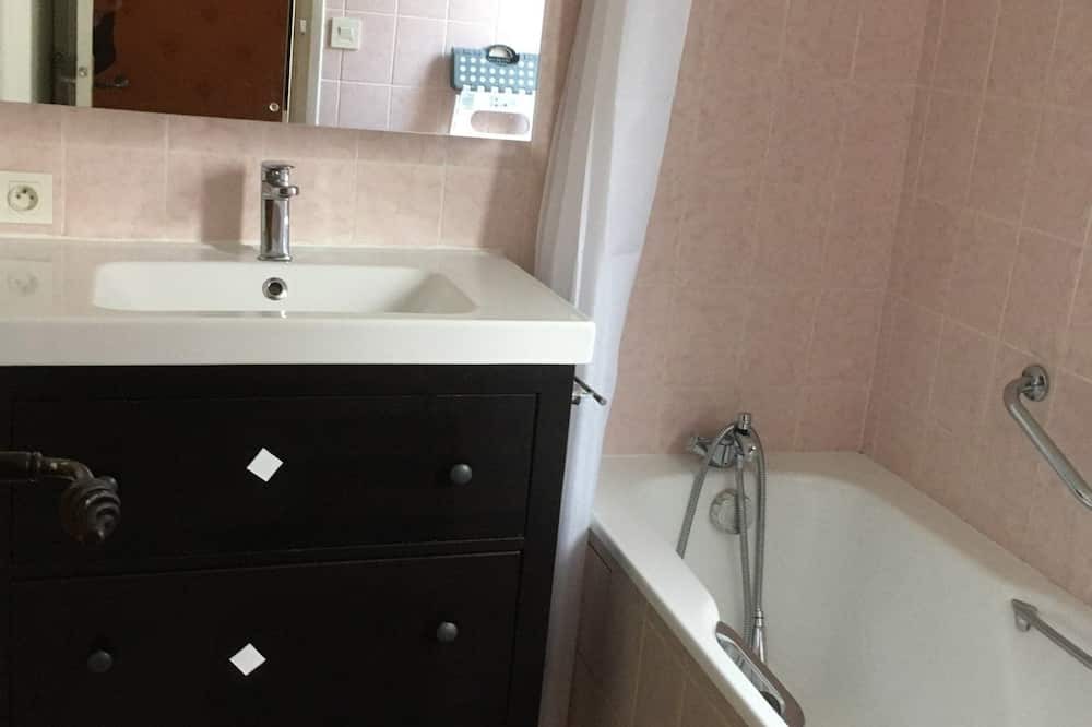 Photo of Bathroom in Domfront