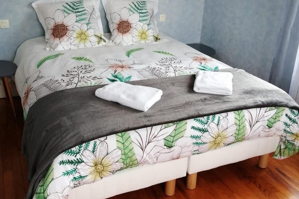 Photo of Bedroom in Domfront