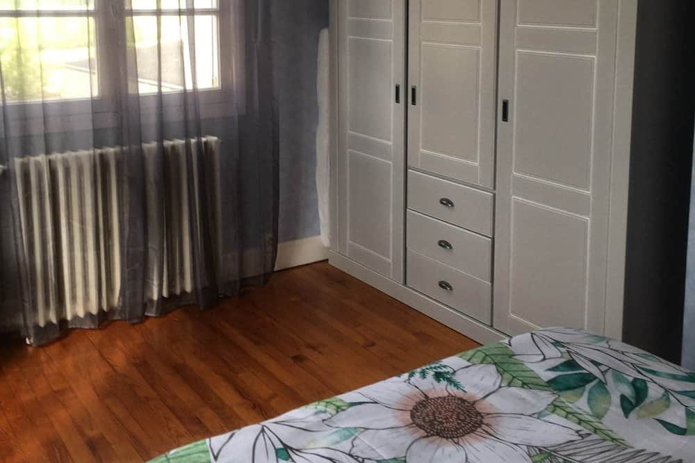 Photo of Bedroom in Domfront